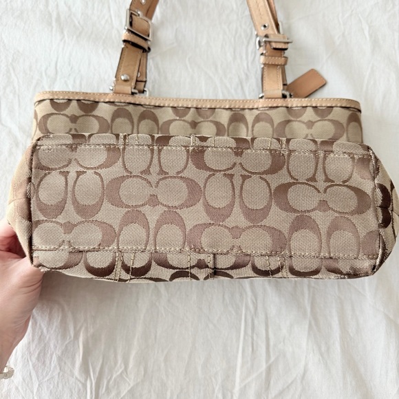 Vintage Coach Hamptons Signature Canvas Tote - Picture 8 of 9